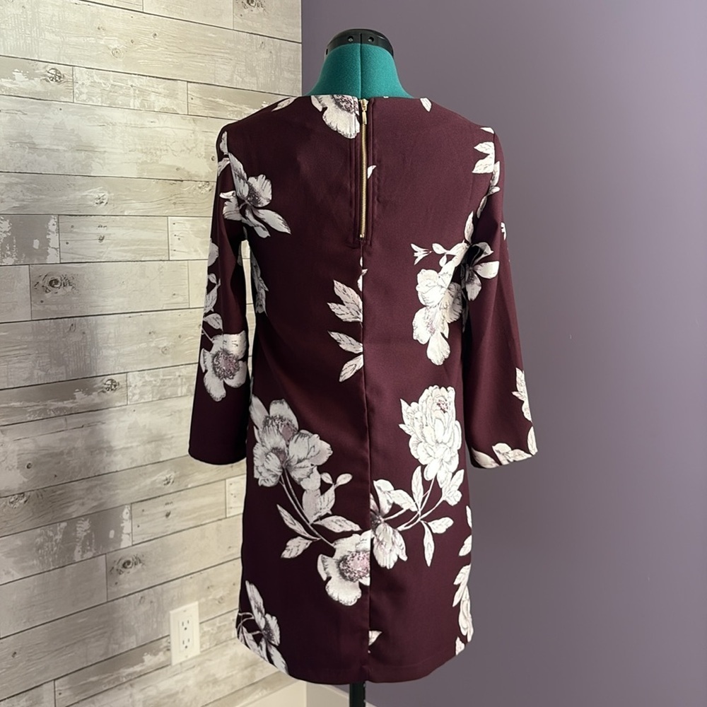 NWT DYNAMITE Floral V-Neck Shift Dress - Picture 8 of 8